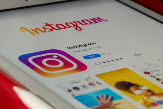 Instagram Pin Comments: How to Pin Your Favorite Comments to the Top of Your Posts